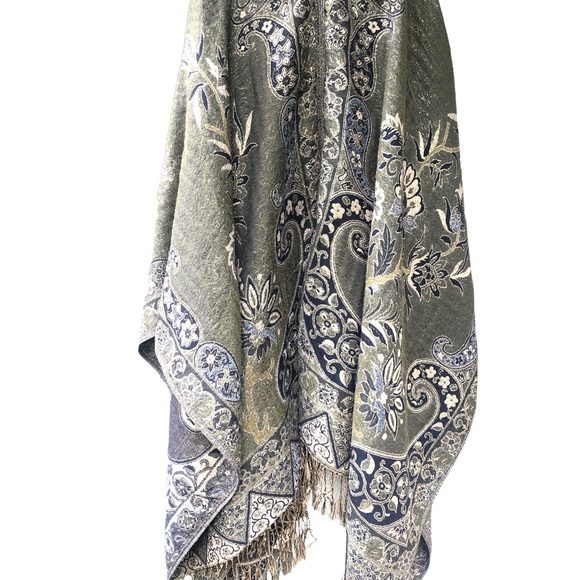 Handmade shawl - Picture 2 of 2